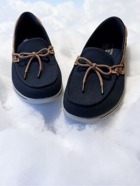 SKECHERS Women’s  Arch Fit Uplift Shoreline Navy Canvas Boat Shoes NWOT Size 9W